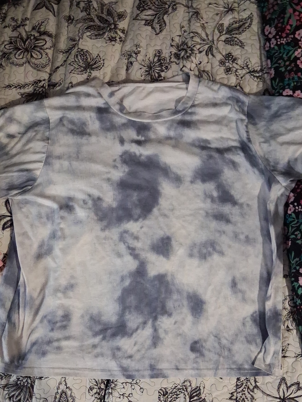 SHEIN Blue and White Tie-Dye Crew Neck Tee